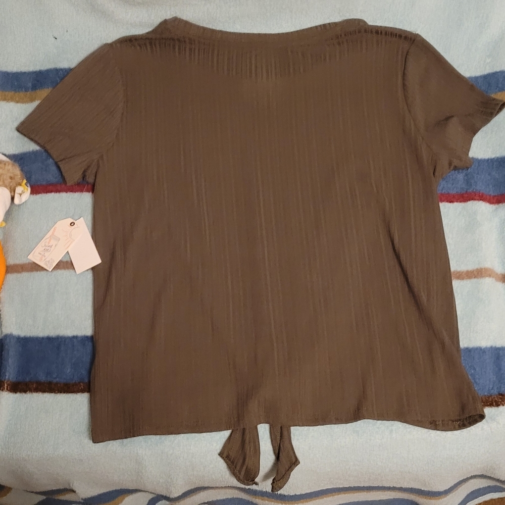 Cute top - Picture 2 of 6